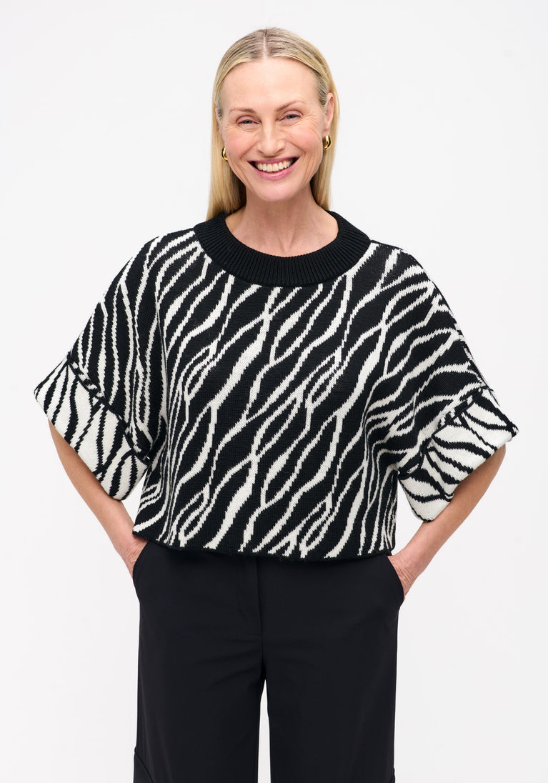 Nouhaila Studio Pullover | Black White